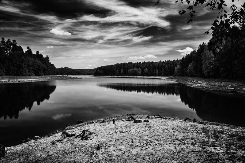 2017_08_24_Vosges (0037)b-w.jpg - lac de la Pierre Percée (Vosges 2017)